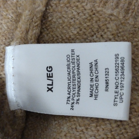 Vince Camuto Oversized Heart Sweater. - Picture 8 of 9